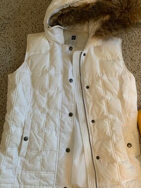 GAP White Puffer Vest with Faux Fur Hood